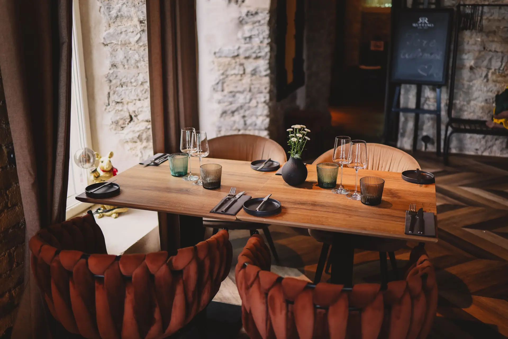 Ekipa Talilafeast Lounge — 9